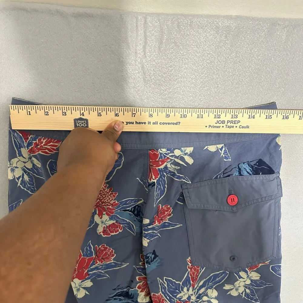 Patagonia Mens 30 Blue Floral Board Shorts Swim Trunks‎ Scalloped Hem 7 Inseam